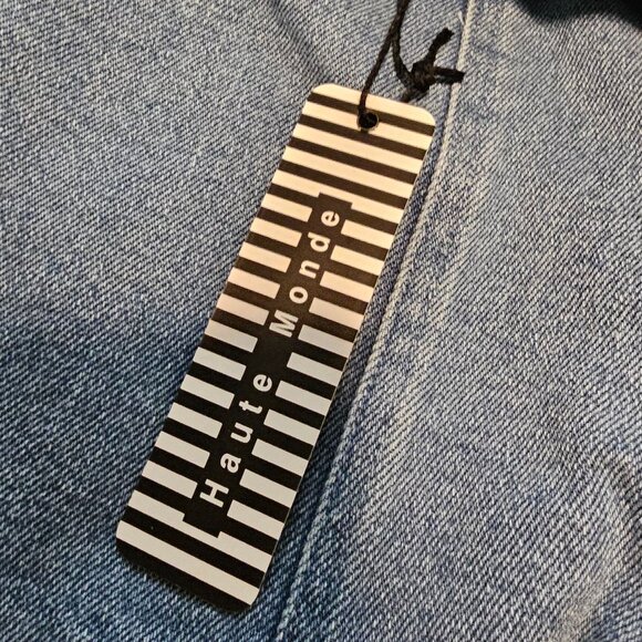 !!!NWT!!! Women’s Light Wash Denim Jogger, Small - Picture 9 of 10